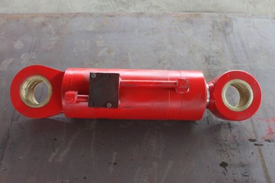 點(diǎn)擊查看詳細(xì)信息<br>標(biāo)題：150鏟板升降油缸 閱讀次數(shù)：2894