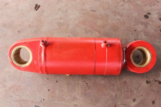 點(diǎn)擊查看詳細(xì)信息<br>標(biāo)題：150JA后支撐油缸 閱讀次數(shù)：3050