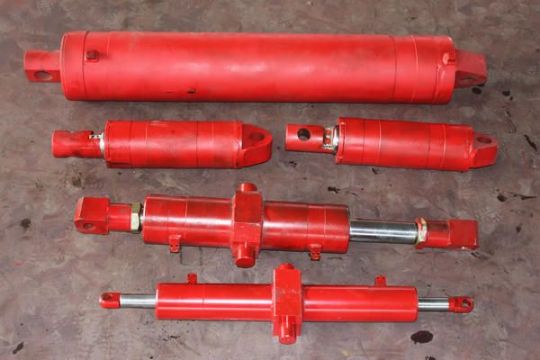 點(diǎn)擊查看詳細(xì)信息<br>標(biāo)題：1100轉(zhuǎn)載機(jī)一系列油缸 閱讀次數(shù)：2482