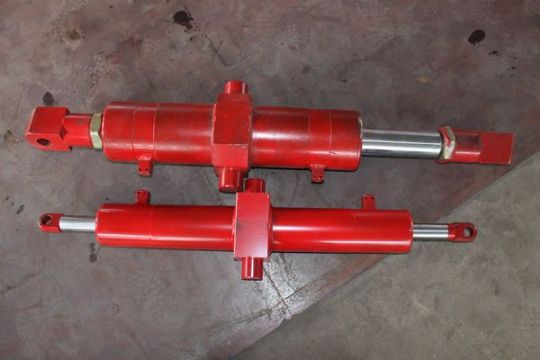 點(diǎn)擊查看詳細(xì)信息<br>標(biāo)題：轉(zhuǎn)載機(jī)平衡油缸 閱讀次數(shù)：2304