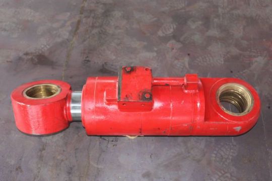 點(diǎn)擊查看詳細(xì)信息<br>標(biāo)題：160鏟板升降油缸 閱讀次數(shù)：2821